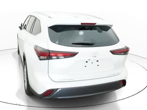 New 2026 Toyota Highlander AWD image 5