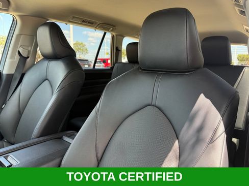 Certified 2025 Toyota Grand Highlander AWD image 11