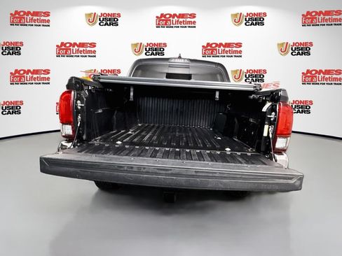 Certified 2021 Toyota Tacoma SR5 AWD/4WD image 28