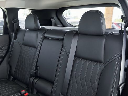 Used 2025 Mitsubishi Outlander SEL image 29