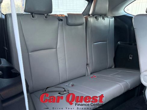 Used 2021 Toyota Highlander XLE image 19