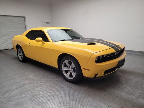 Used 2018 Dodge Challenger SXT image 13