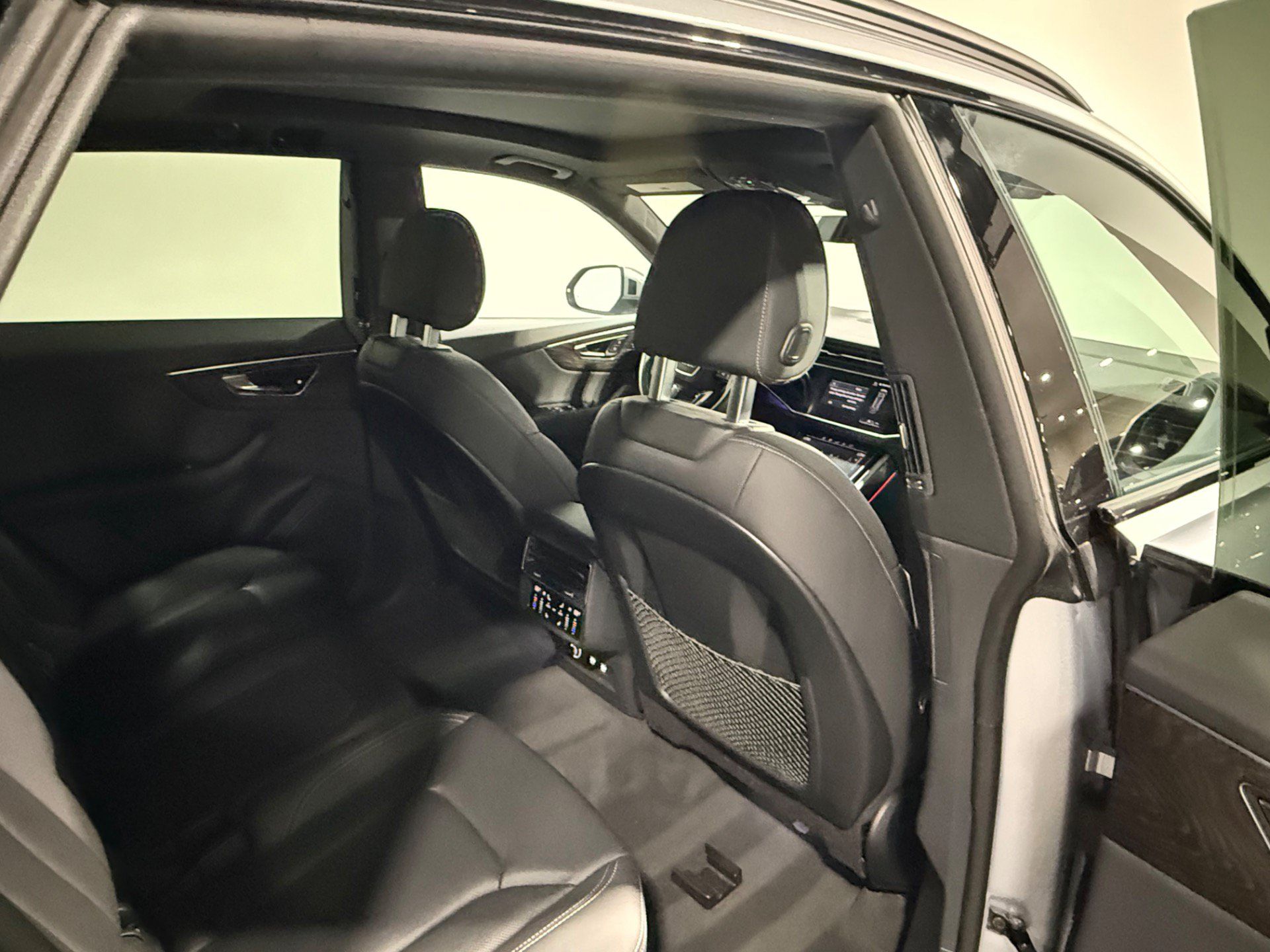 Used 2019 Audi Q8 Premium Plus w/ Premium Plus AWD/4WD image 44