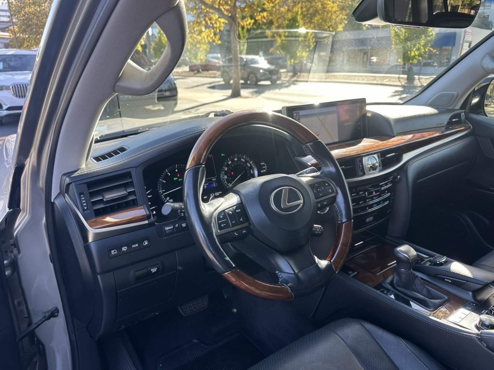 Used 2017 Lexus LX 570 4WD image 19