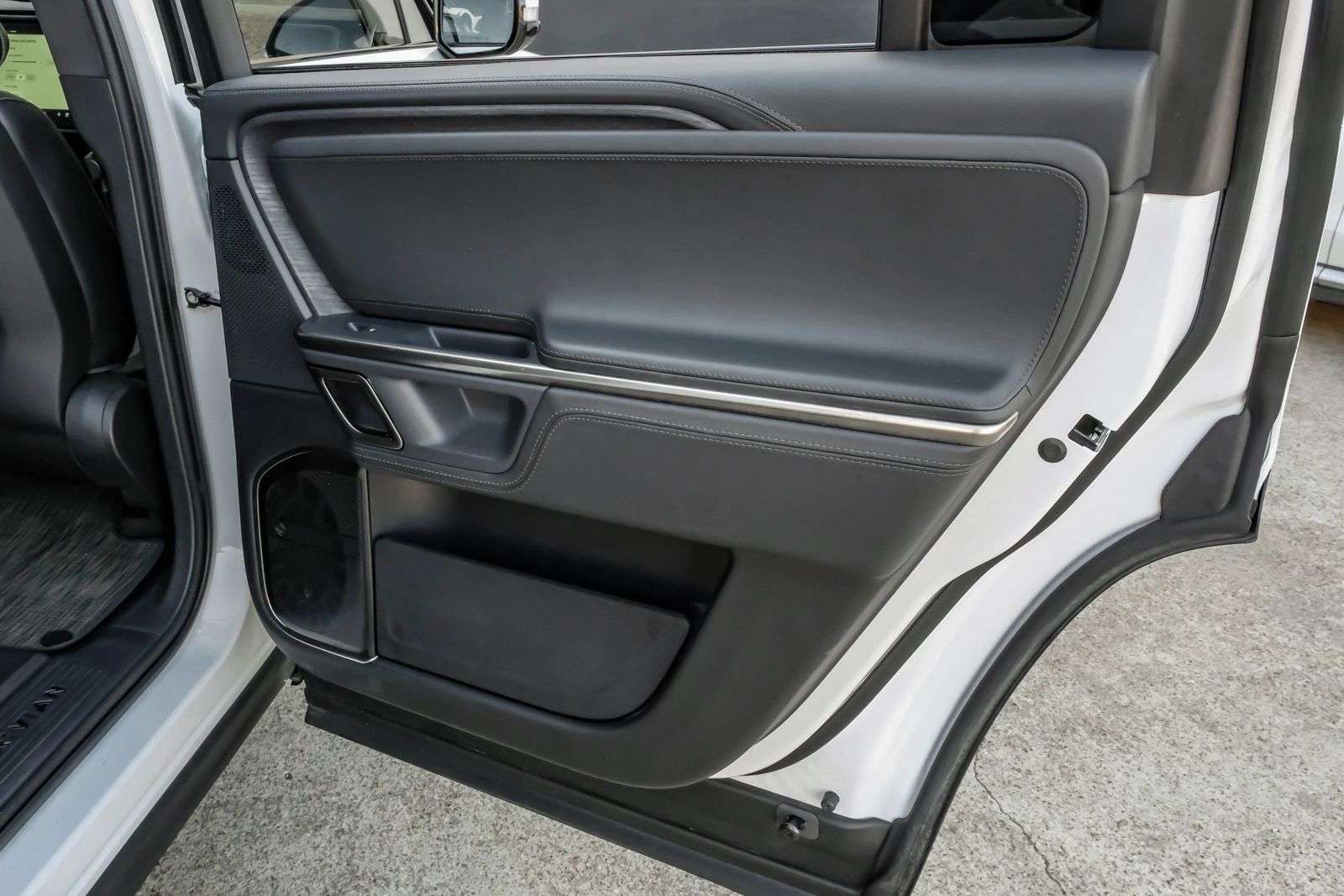 Used 2024 Rivian R1S Adventure Dual AWD/4WD image 59
