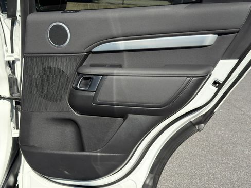 Used 2020 Land Rover Discovery Landmark AWD/4WD image 19