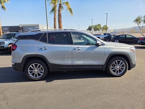 Used 2024 GMC Terrain SLT image 7