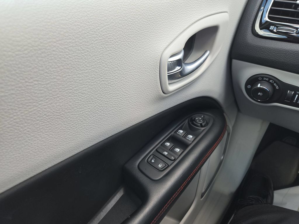 Used 2019 Jeep Compass Limited w/ Safety & Security Group AWD/4WD image 33