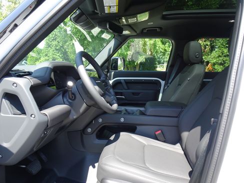 New 2025 Land Rover Defender 110 S image 3