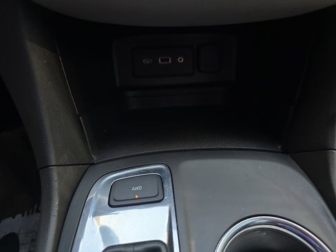 Used 2023 Chevrolet Equinox LS w/ LS Convenience Package AWD/4WD image 17