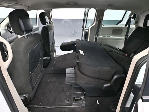 Used 2015 Dodge Grand Caravan American Value Package image 30