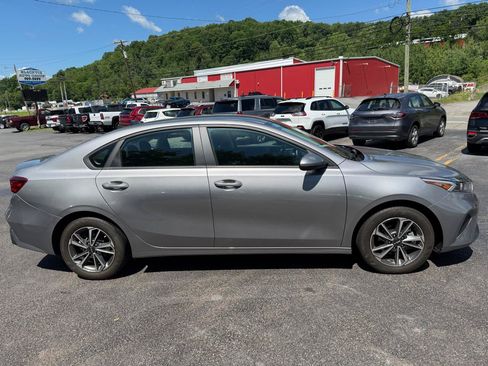 Used 2023 Kia Forte LXS FWD image 4