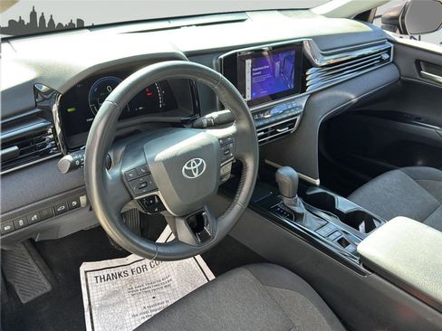 Used 2025 Toyota Camry LE w/ Convenience Package image 12
