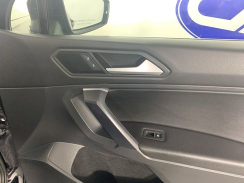 Used 2021 Volkswagen Tiguan SE image 39