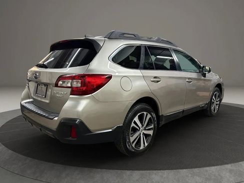 Used 2018 Subaru Outback 3.6R Limited AWD/4WD image 8