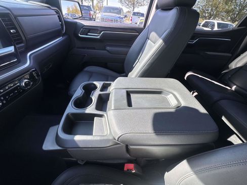 Used 2025 GMC Sierra 1500 SLT AWD/4WD image 39