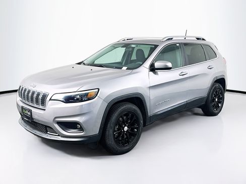 Used 2019 Jeep Cherokee Latitude w/ Popular Appearance Group AWD/4WD image 3