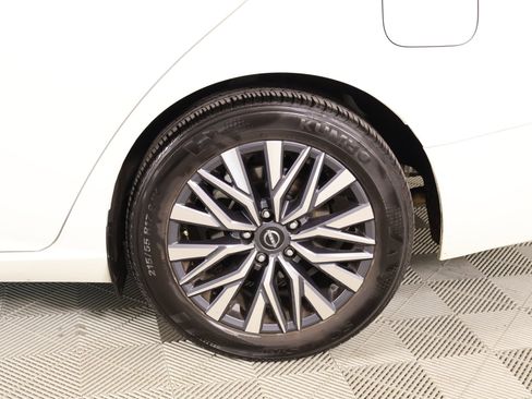 Used 2025 Nissan Altima 2.5 SV FWD image 17