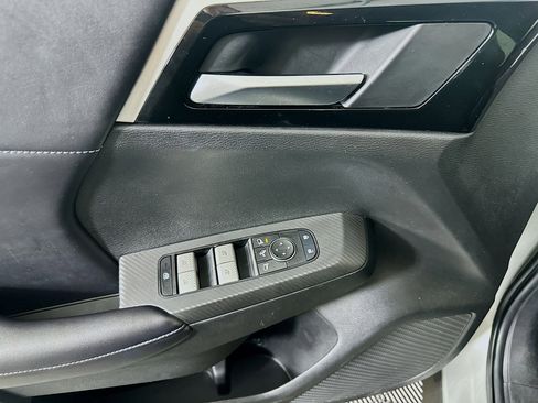 Used 2024 Mitsubishi Outlander SE image 15