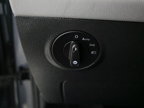 Used 2023 Volkswagen Taos SEL image 26