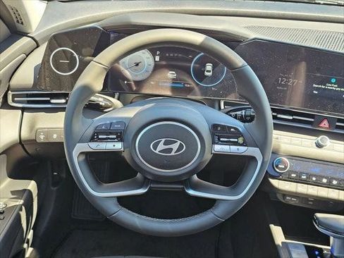 New 2025 Hyundai Elantra Limited FWD image 15
