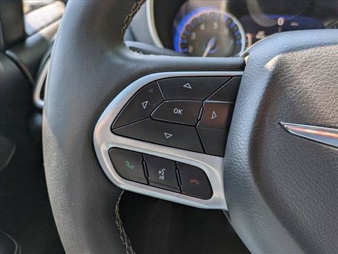 Used 2025 Chrysler Pacifica Select FWD image 37