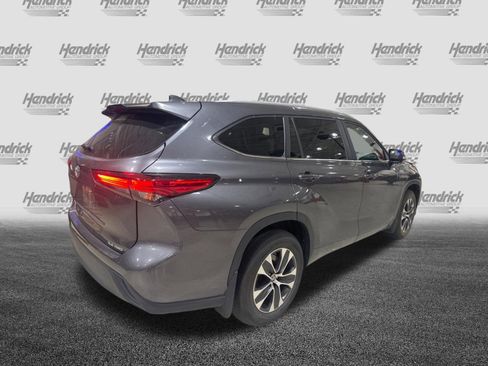 Used 2023 Toyota Highlander XLE AWD/4WD image 48