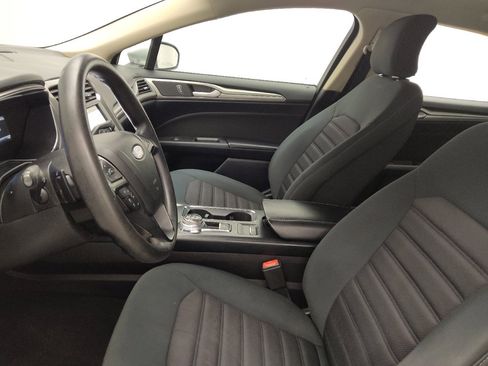 Used 2019 Ford Fusion SE FWD image 17