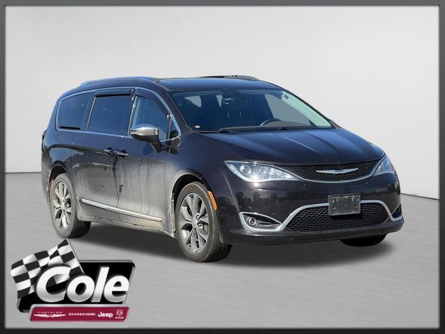 Used 2017 Chrysler Pacifica Limited FWD image 1