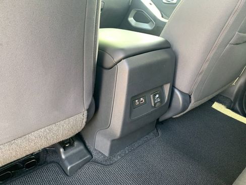Used 2025 Nissan Frontier SV w/ SV Convenience Package RWD image 25