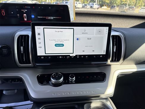 New 2025 Ford Expedition Active image 14