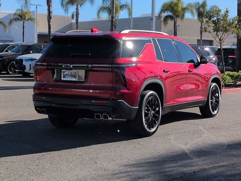 Used 2025 Chevrolet Traverse LT w/ Midnight/Sport Edition image 10