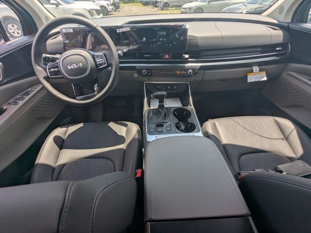 New 2026 Kia Carnival FWD image 16