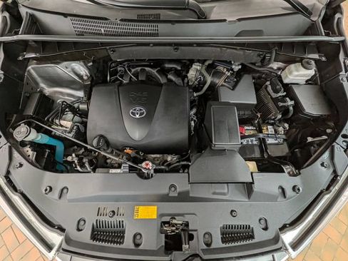 Used 2019 Toyota Highlander XLE AWD/4WD image 21