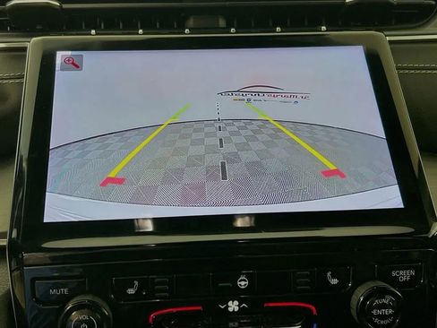 Used 2024 Jeep Grand Cherokee Limited w/ Black Appearance Package image 15