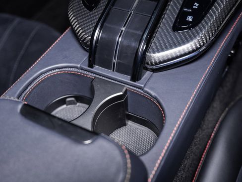 Used 2025 Aston Martin V8 Vantage Coupe image 37