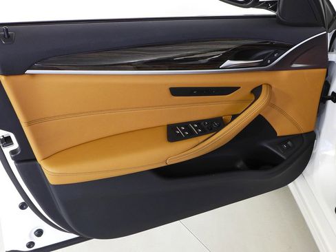 Used 2023 BMW 530i w/ Convenience Package image 11