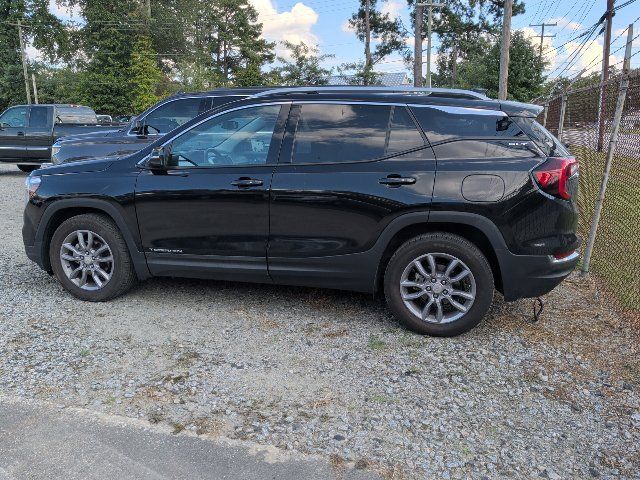 Used 2024 GMC Terrain SLT AWD/4WD image 3