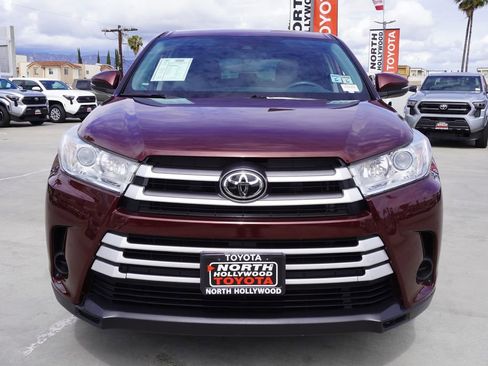 Used 2019 Toyota Highlander LE FWD image 3
