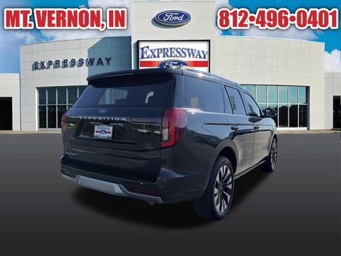 Used 2025 Ford Expedition Platinum w/ Driver's Package AWD/4WD image 6