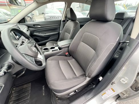 Used 2024 Nissan Altima 2.5 SV FWD image 11
