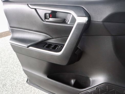 Used 2021 Toyota RAV4 LE image 21