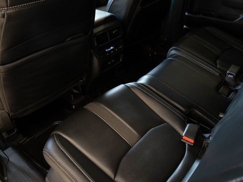 Used 2025 Honda Pilot EX-L image 18