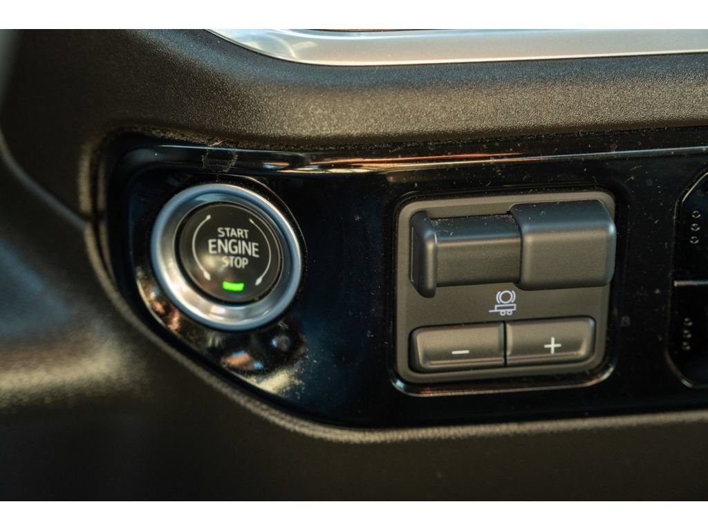 Used 2025 GMC Sierra 1500 SLT AWD/4WD image 28