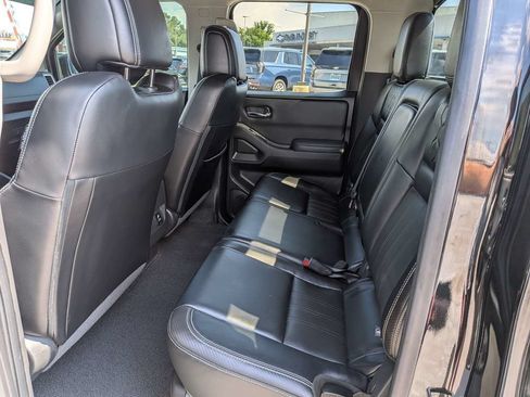 Used 2023 Nissan Frontier SV w/ SV Premium Package AWD/4WD image 14