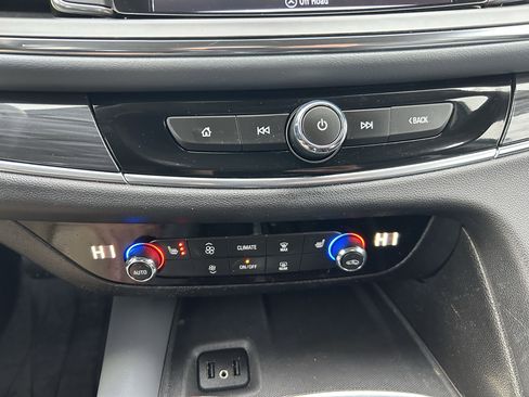 Used 2018 Buick Enclave Essence image 15