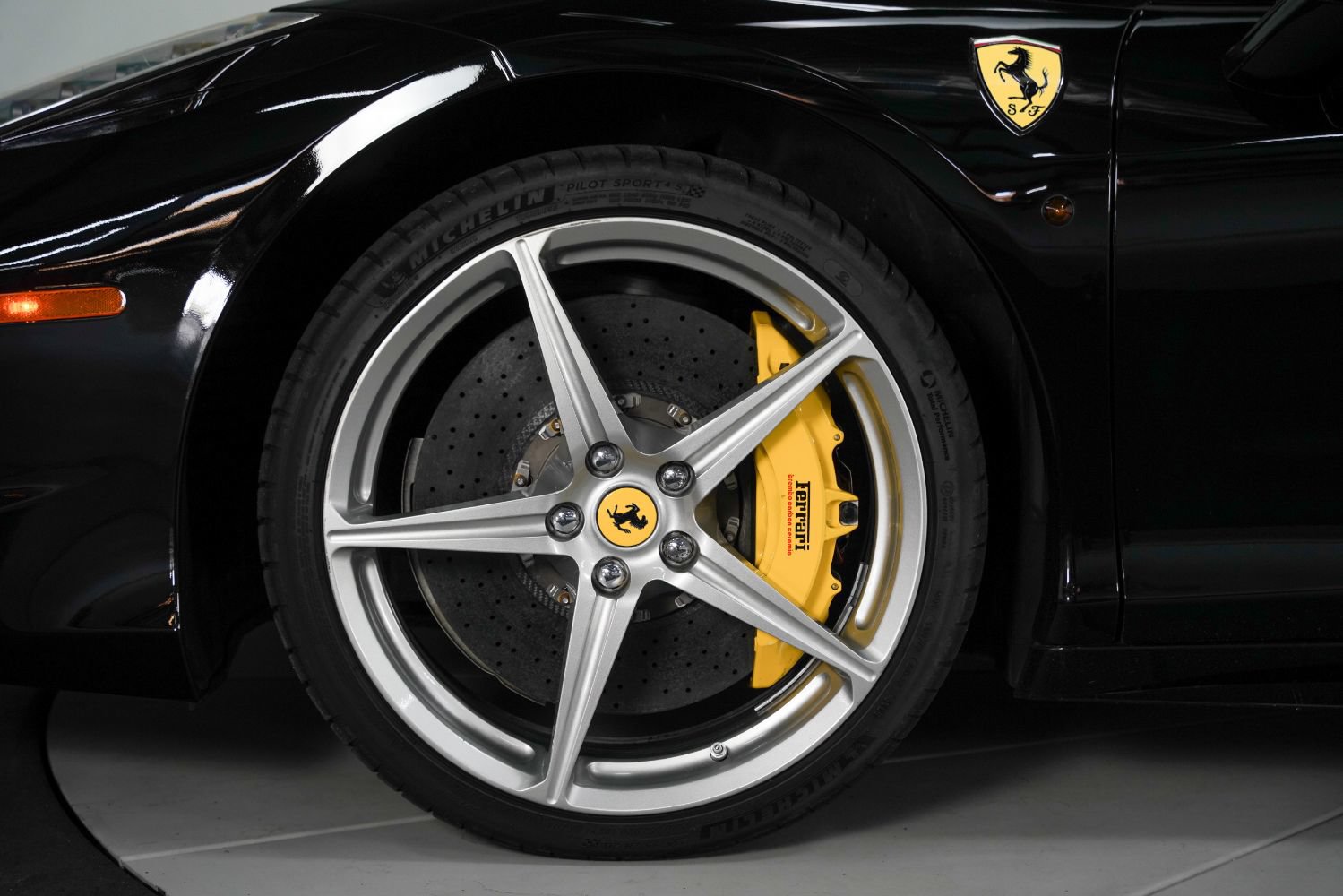 Used 2013 Ferrari 458 Spider RWD image 17