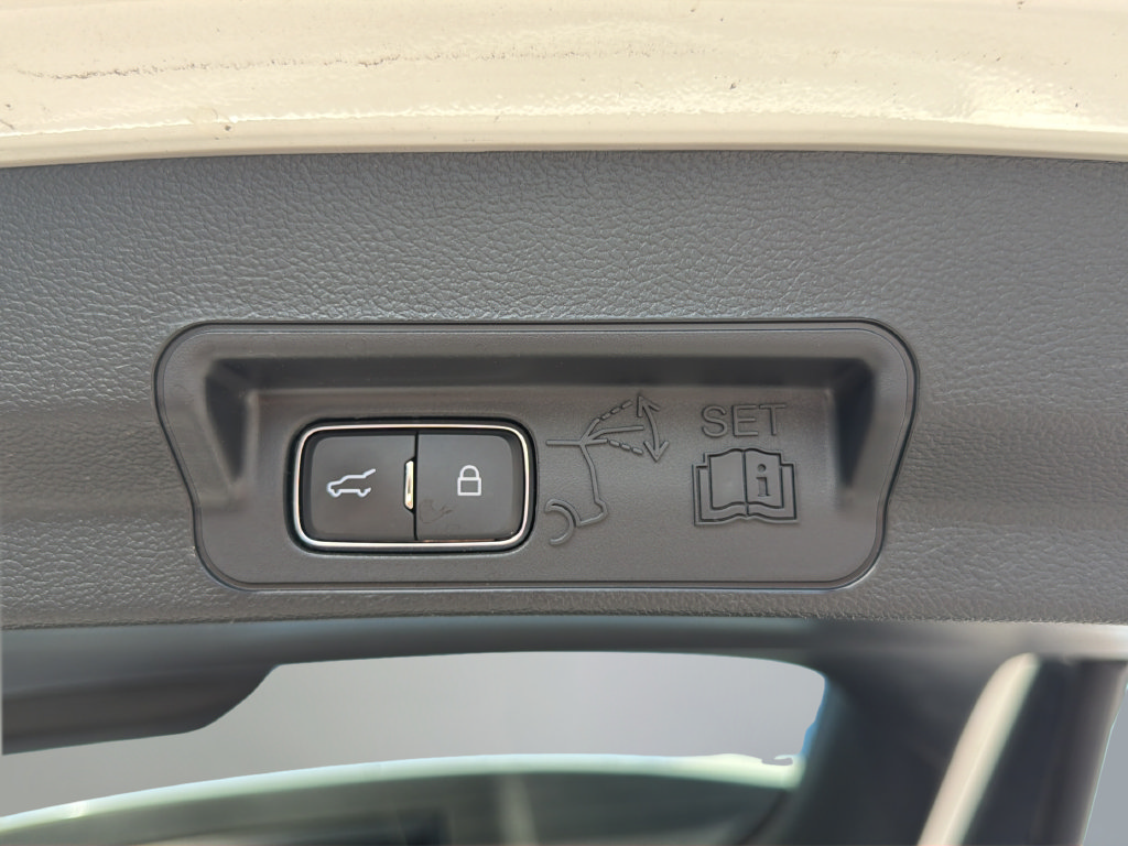 Used 2023 Ford Explorer XLT RWD image 17