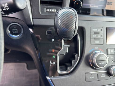 Used 2016 Toyota Sienna SE Premium FWD image 26