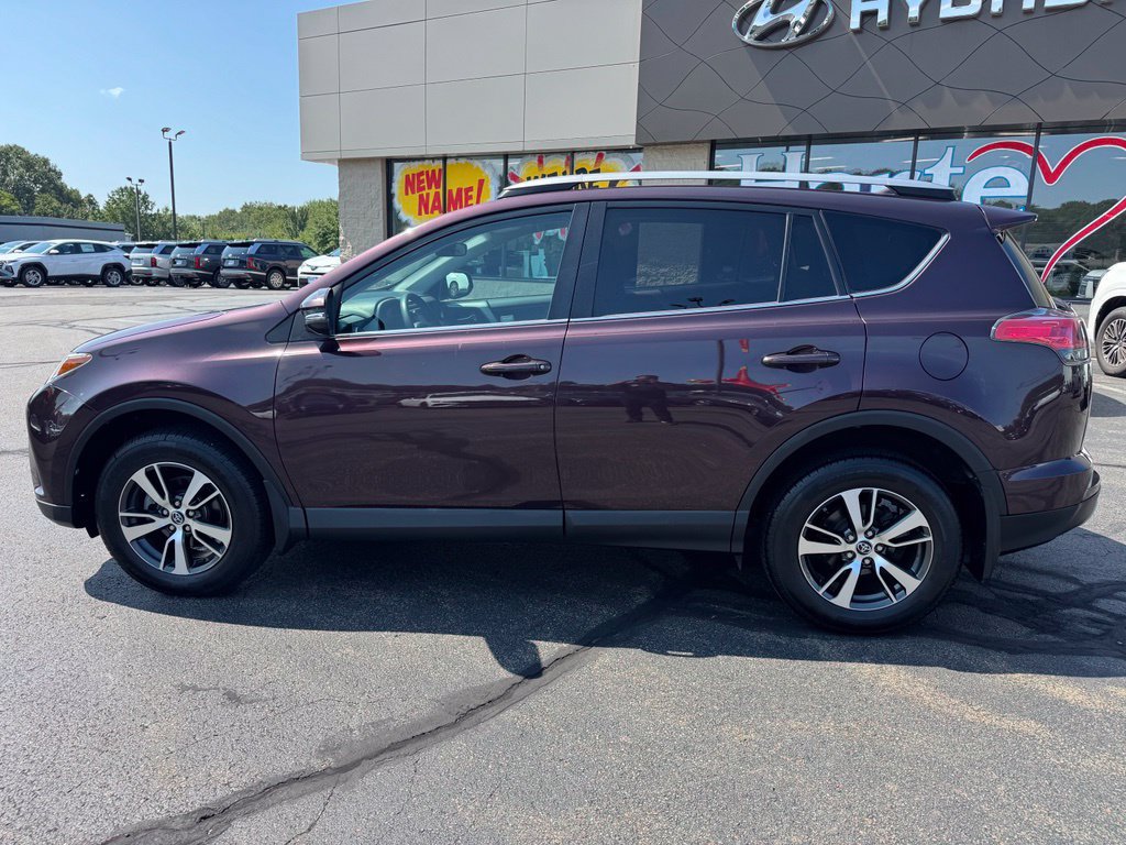 Used 2018 Toyota RAV4 XLE w/ Plus Extra Value Package AWD/4WD image 8